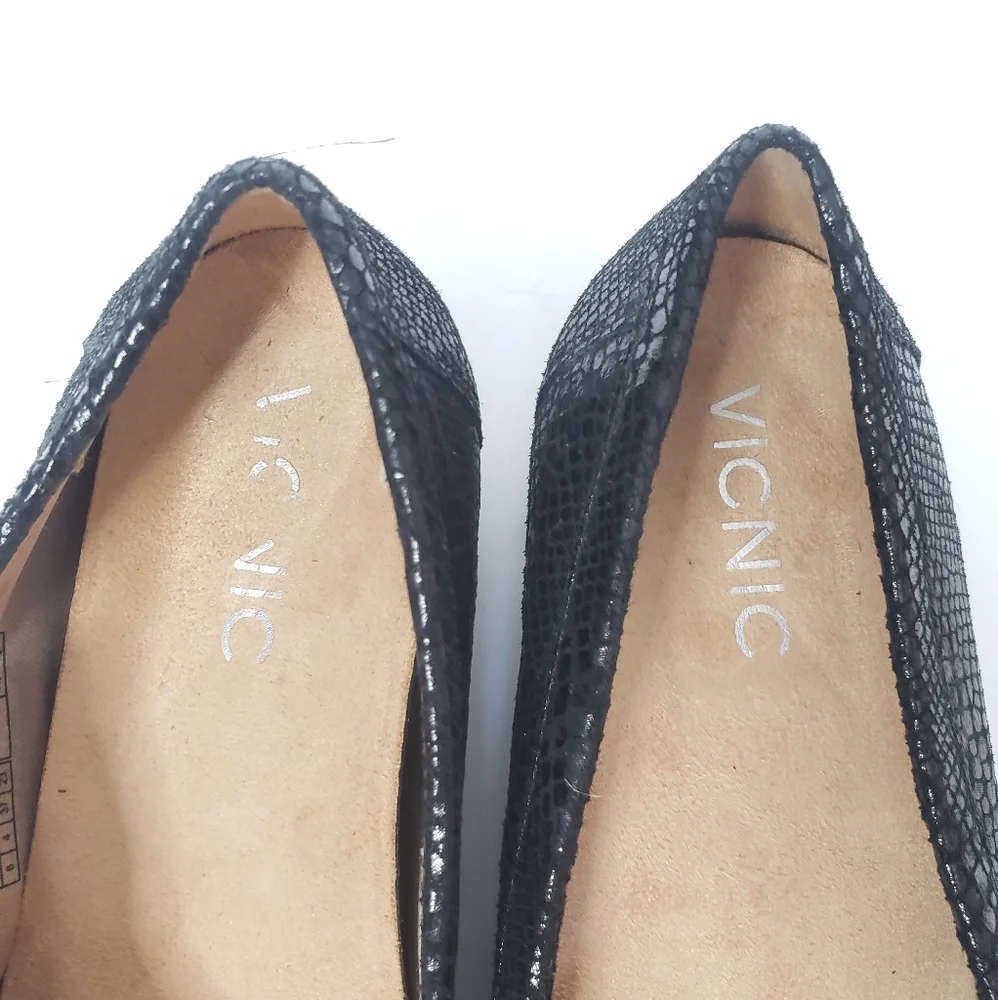 Vionic Lurrun black snack embossed slip on moccasin loafer comfort Flat shoe